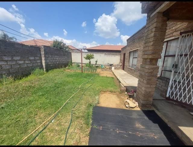 2 BEDROOM HOUSE FOR SALE IN MOHLAKENG